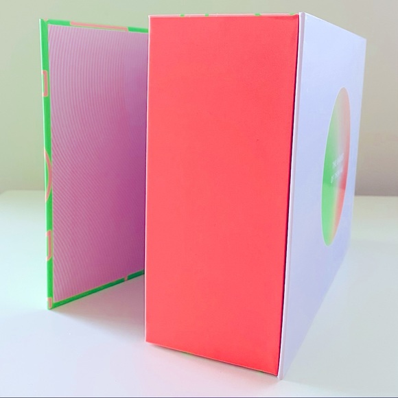 Drunk Elephant Neon coloured storage box with magnetic catch at edges - Picture 5 of 8